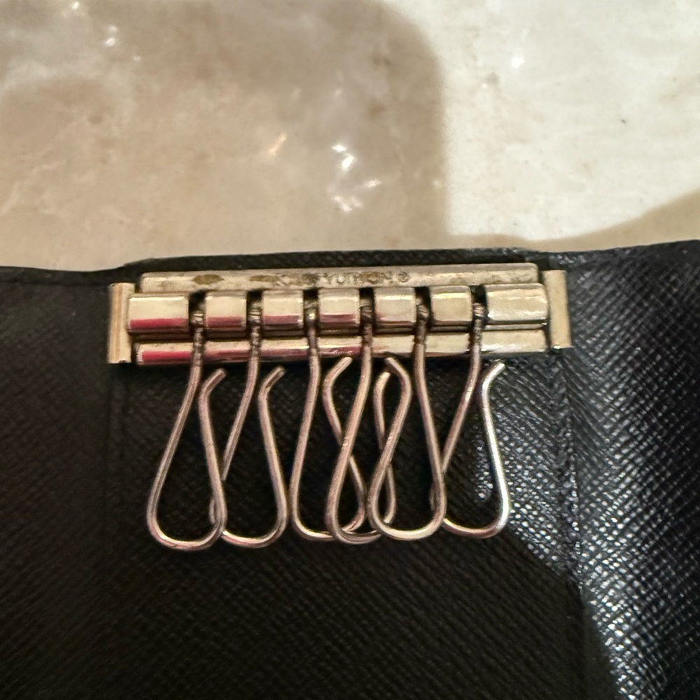 Louis Vuitton Damier Graphite 6 key ring holder in EUC With dust bag and COA - Picture 11 of 11